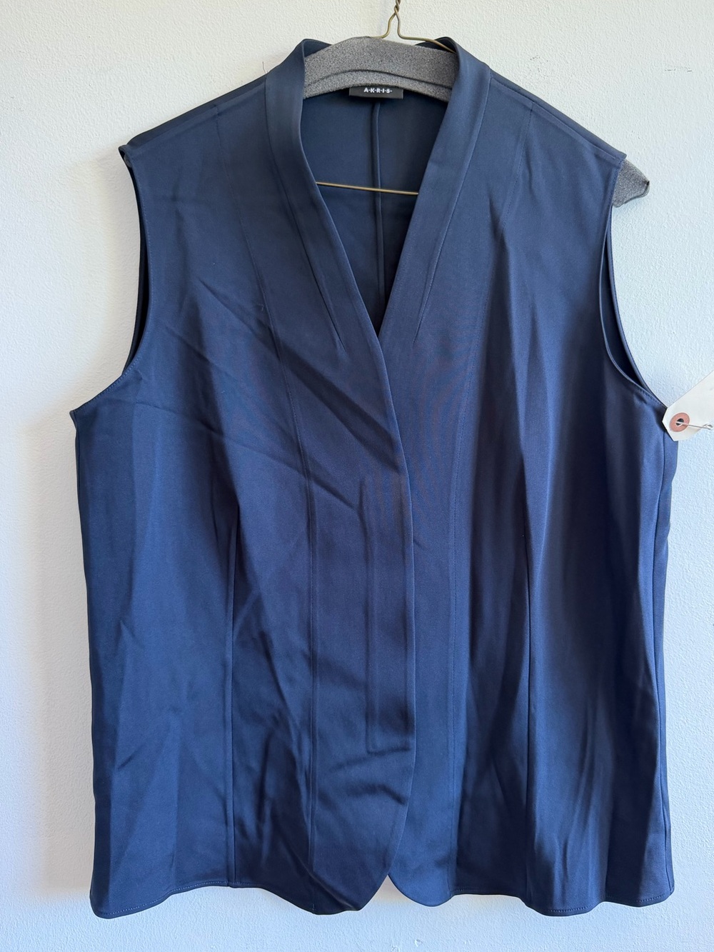 Silk Akris Sleeveless Navy V-Neck Shell size L